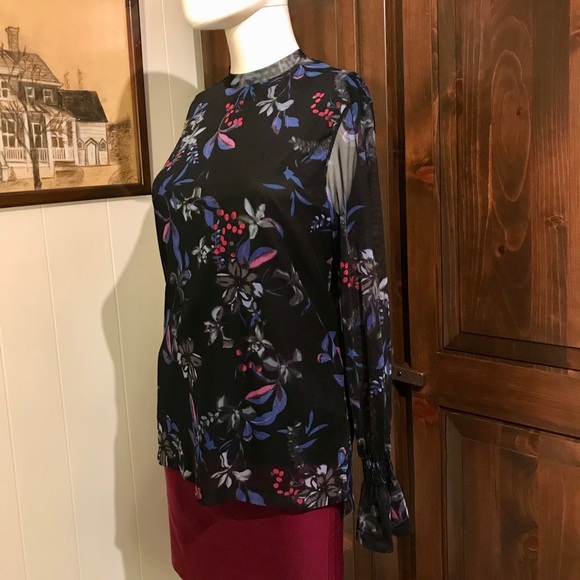 🌺 B. Young Stuning Top - Picture 2 of 6